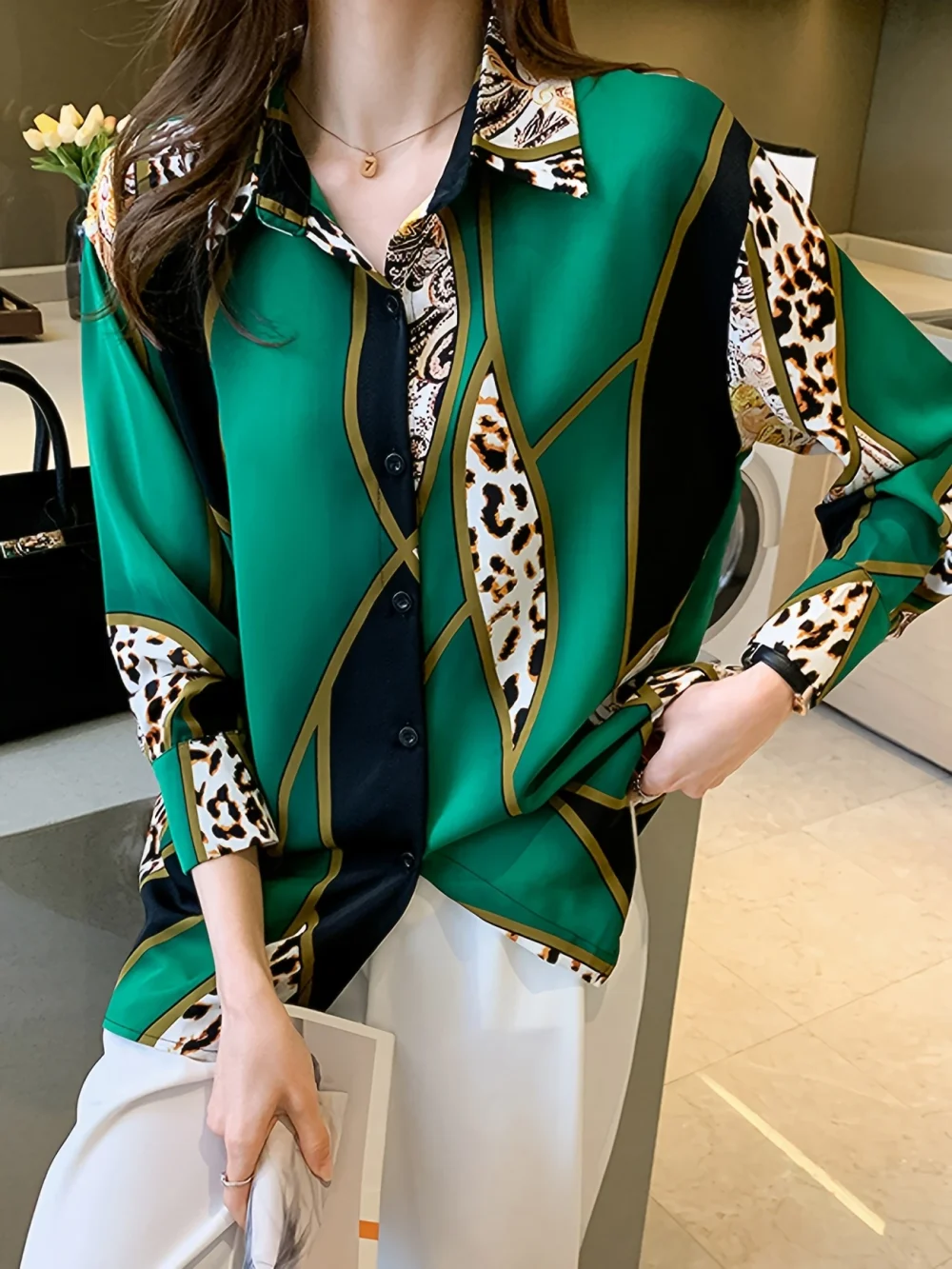 Áo sơ mi họa tiết da báo French Chic Color-Block dành cho nữ - Áo cánh dài tay tương phản màu đen và vàng mù tạt, áo cổ rộng 100% polyester cho trang phục thường ngày và trang trọng mùa xuân/thu, áo sơ mi họa tiết da báo - Hình ảnh 3