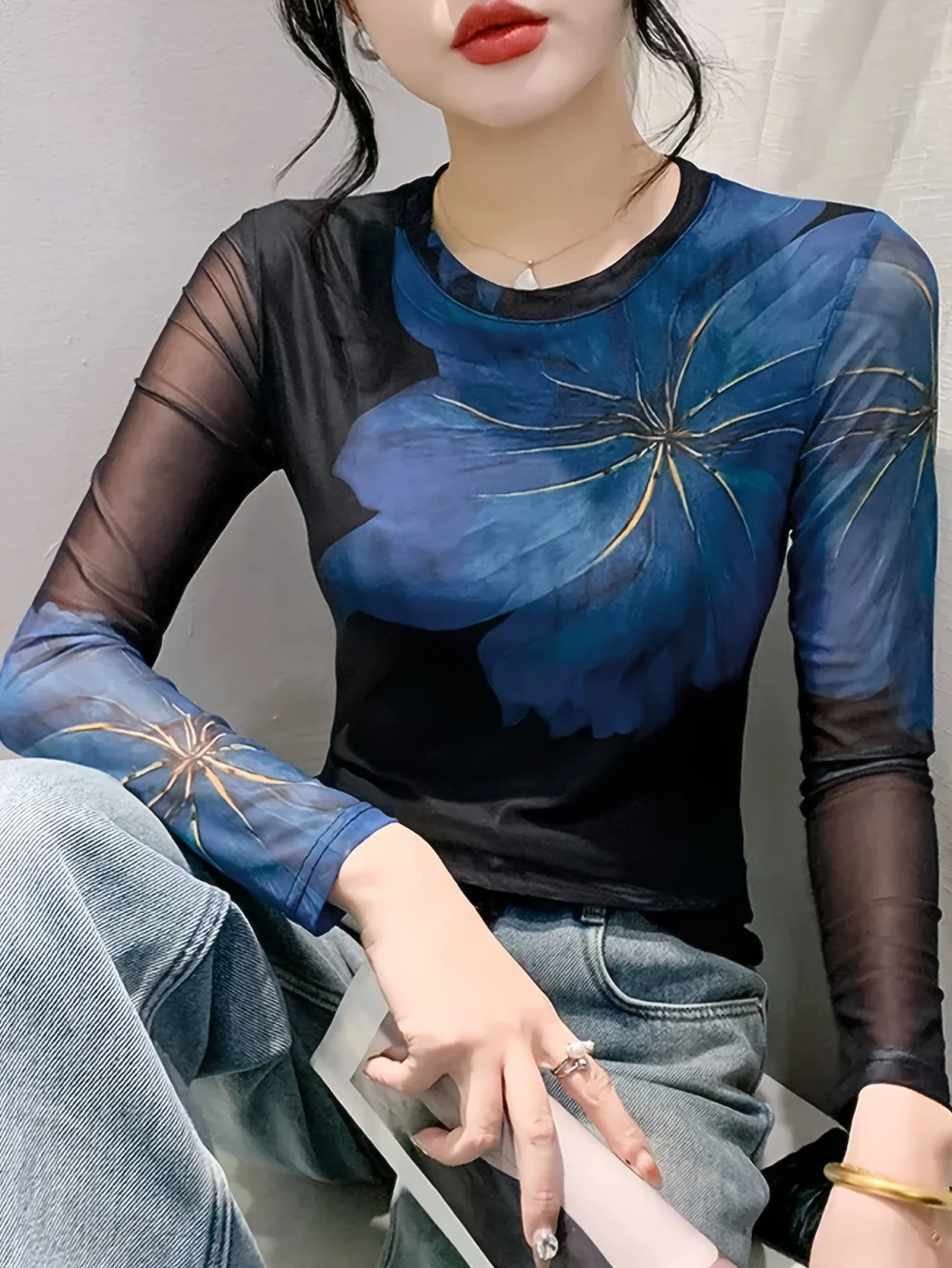 Ethereal Touch, Áo thun dài tay họa tiết hoa thanh lịch dành cho nữ - Chi tiết lưới hai lớp sang trọng, Cổ tròn, Vải co giãn, Có thể giặt bằng máy - Hình ảnh 4