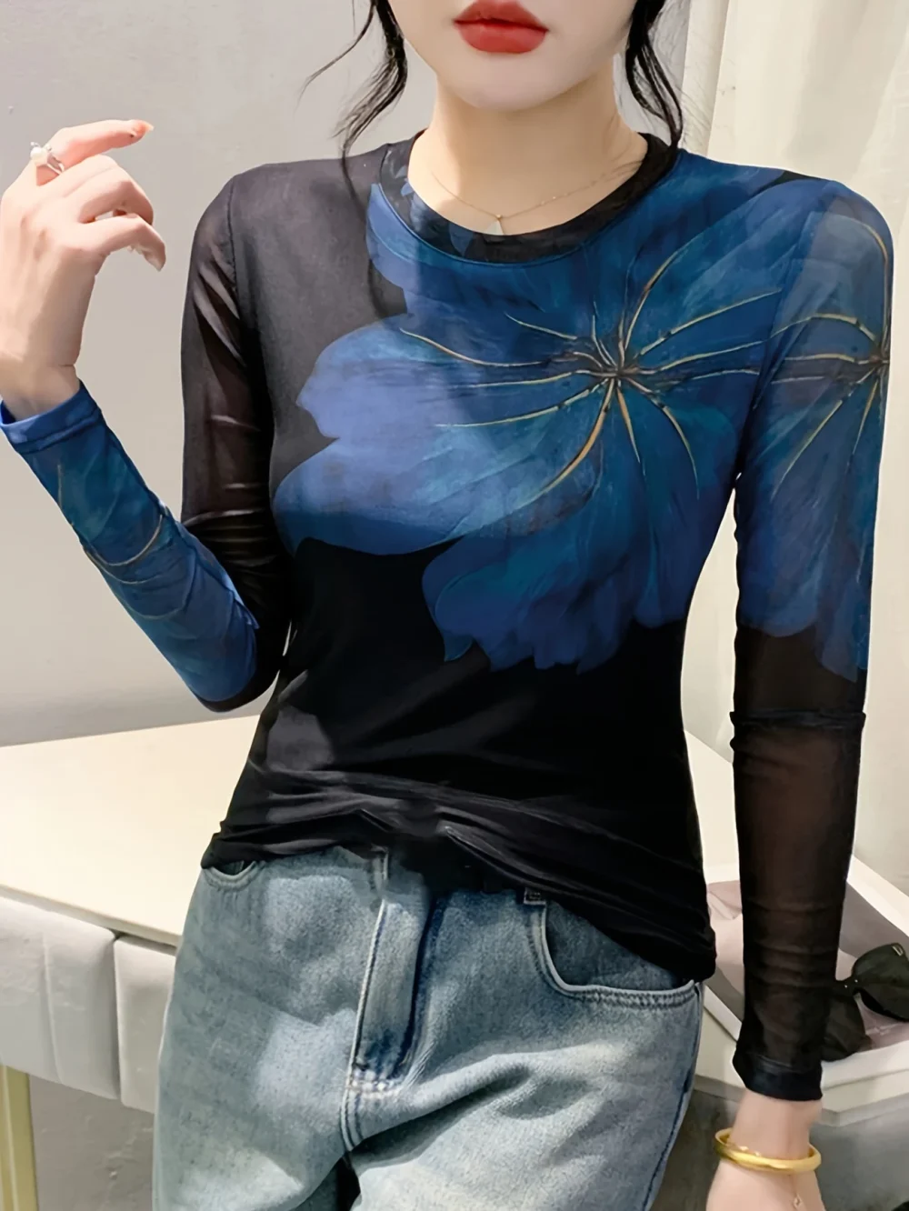 Ethereal Touch, Áo thun dài tay họa tiết hoa thanh lịch dành cho nữ - Chi tiết lưới hai lớp sang trọng, Cổ tròn, Vải co giãn, Có thể giặt bằng máy - Hình ảnh 3